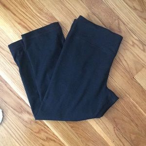 Black Capri Under Armour workout pants